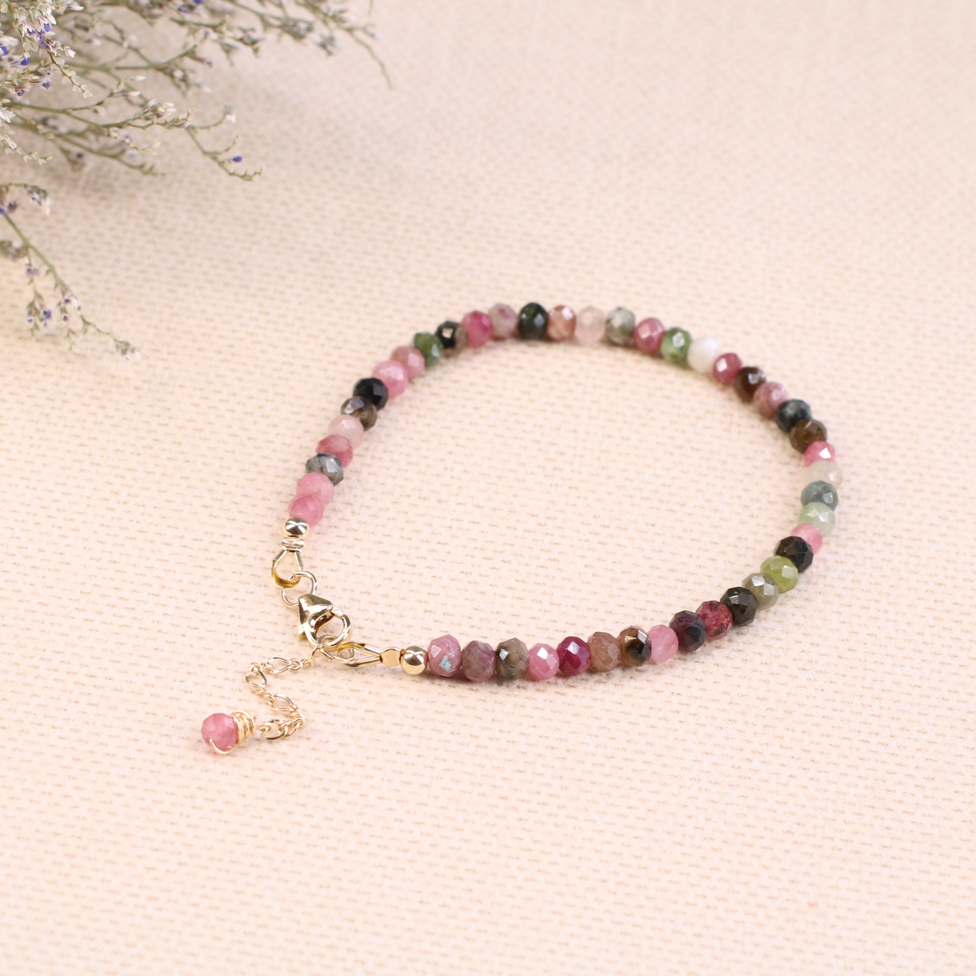 Bracciale in quarzo rosa e pietre di diaspro da donna, cuore centrale