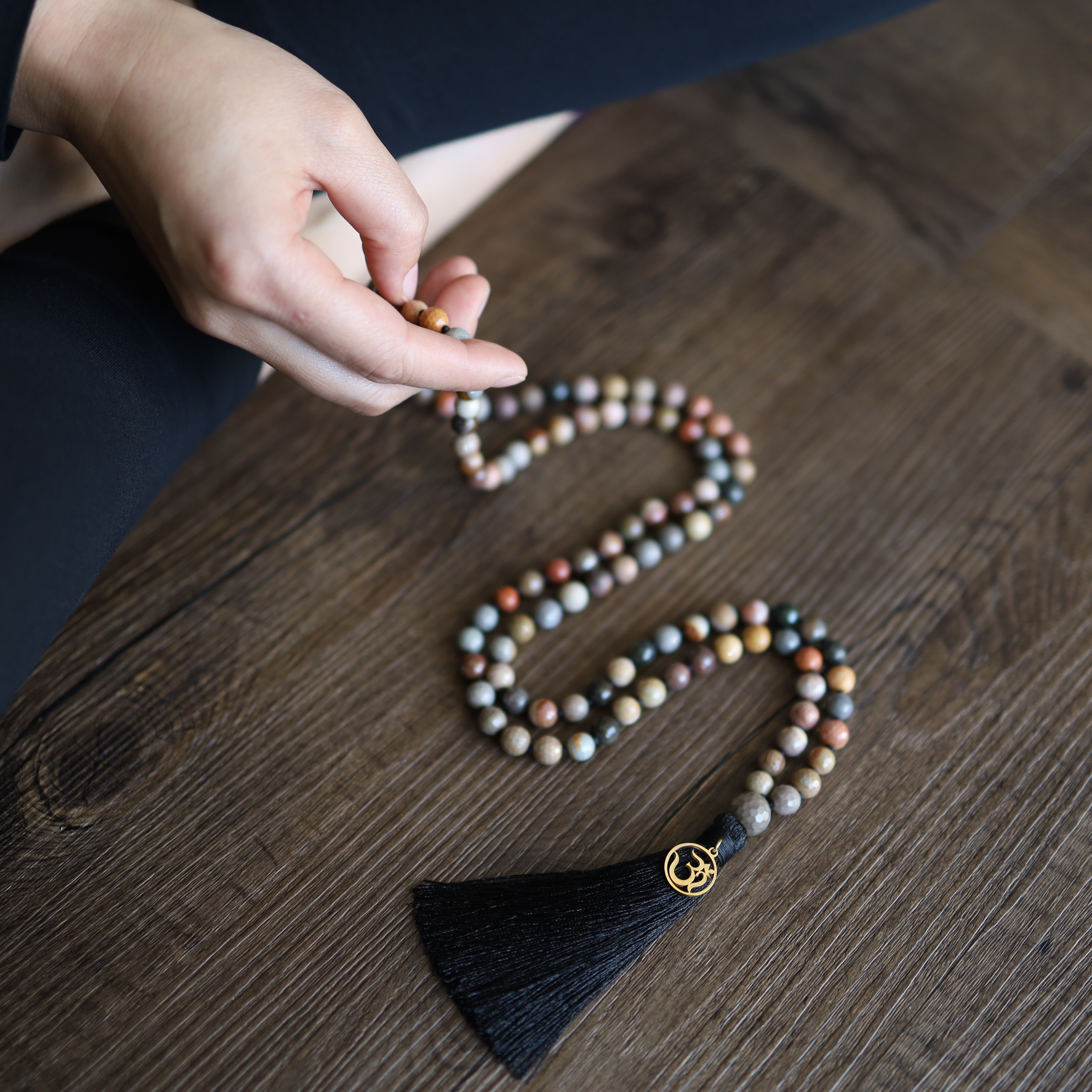 Collana Naturale AAA Picture Jasper 108 Mala | Immagine Jasper Mala | 108 Collane Con Perline Di Preghiera | Bracciale Mala Annodato A Mano | Japa Mala | Perline Rotonde Da 8 Mm | Nappa Meditazione - Foto 4