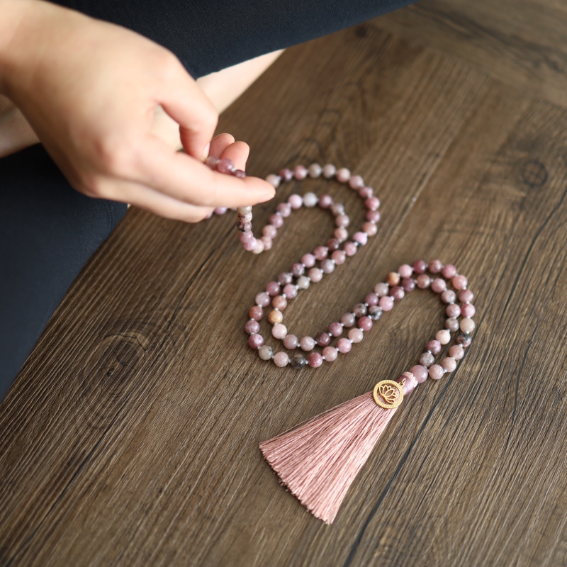 COAI Collana Mala Buddista 108 Perle Di Lepidolite Annodate Con Nappa E 