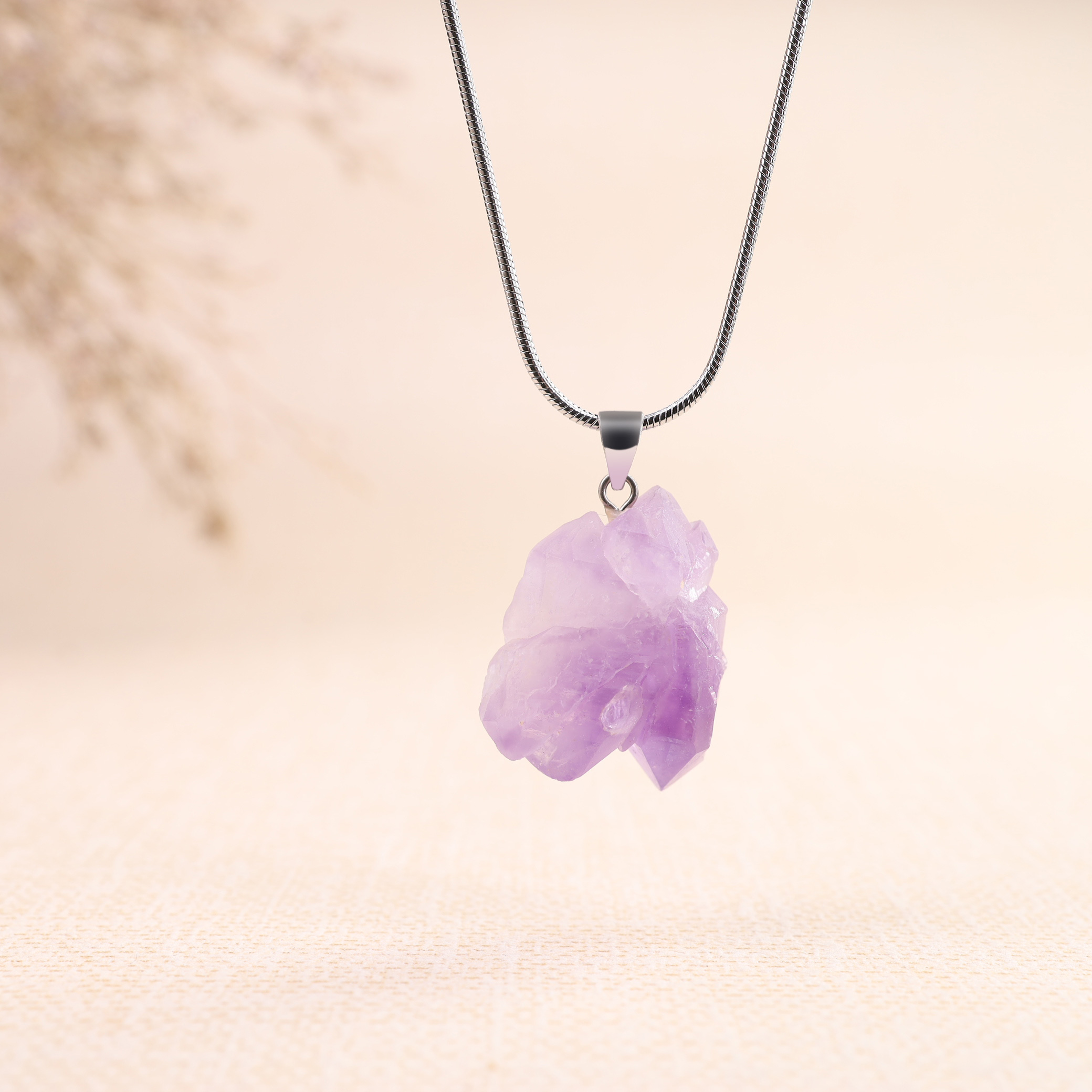 Collier avec pendentif en pierre d'améthyste naturelle