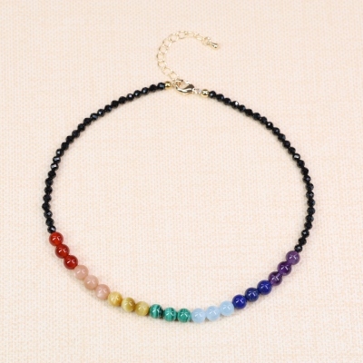 girocollo spinello nero e 7 chakra