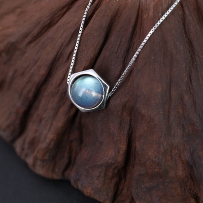 collana con ciondolo esagonale in labradorite