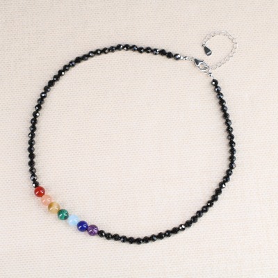 gargantilla de espinela negra y 7 chakras