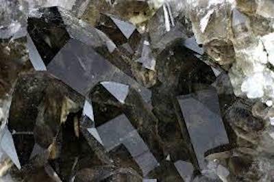 beneficios del cuarzo ahumado