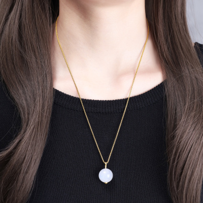 collana lunga con ciondolo sfera di pietra di luna