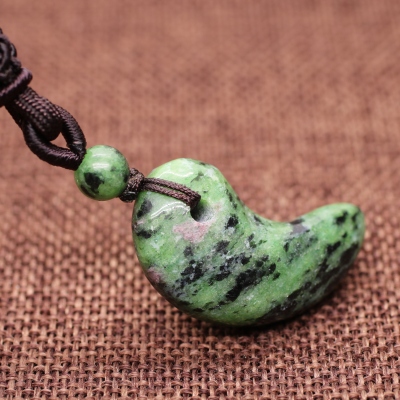 Ruby Zoisit magatama kette