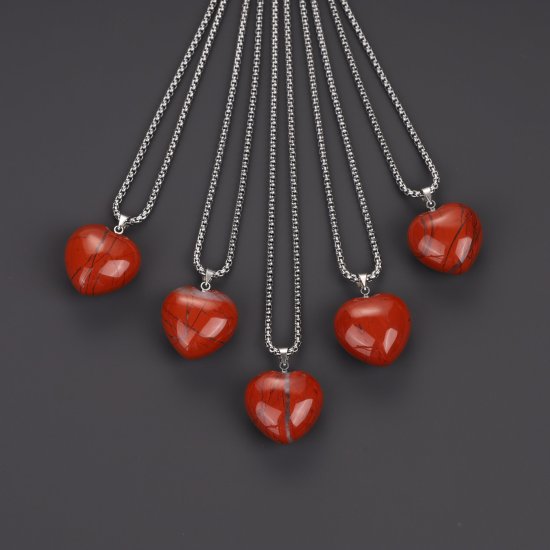 ♡レッドジャスパー♡　ハート　チャーム 天然石レッドジャスパーペンダント プラチナトーンの真鍮製スナップ